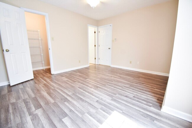 Building Photo - 2 Bedroom 2 Bathroom Apartment