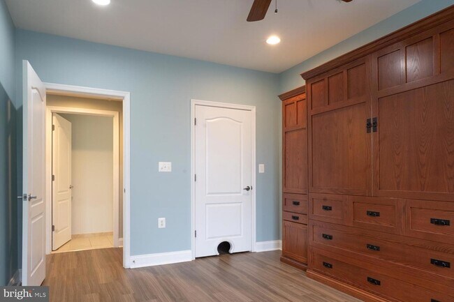 Building Photo - 1115 Cameron St