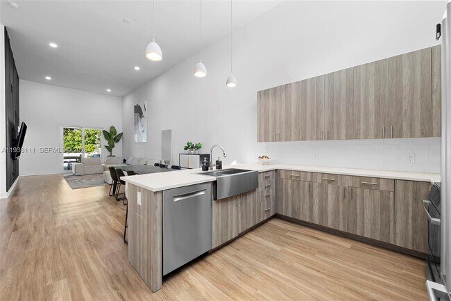 Building Photo - 821 SW 14th St