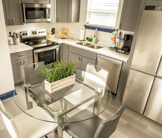 Building Photo - 431 Leboeuf St