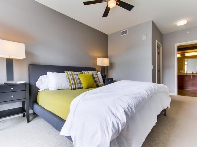 Building Photo - Gorgeous Downtown Condo with Spacious Floo...