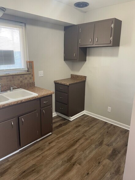 Building Photo - 1618 Maxen Dr