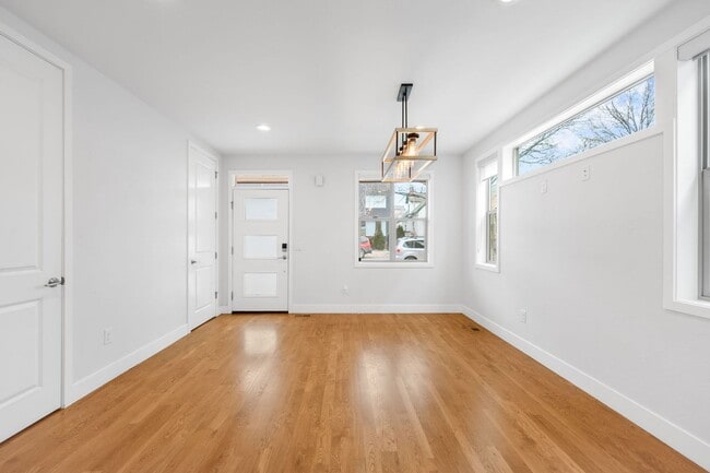 Building Photo - 3BD, 5BA LoHi Townhome with Rooftop Deck and 2-Car Garage