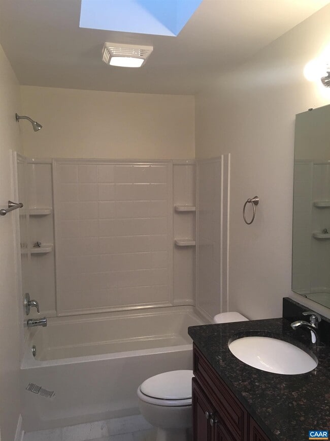 Building Photo - 121 Longwood Dr