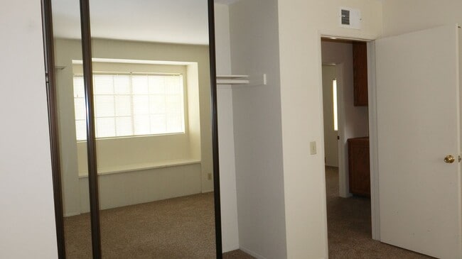 Building Photo - 3 bedrooms townhome in Chula Vista CA - Terranova Area