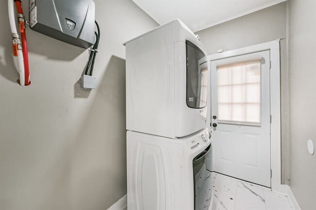 Building Photo - 2606 Oakdale St