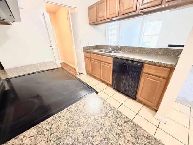 Building Photo - HURRY!!!***2 BED Condo/Downstairs unit/ W,S&T INCLUDED!!
