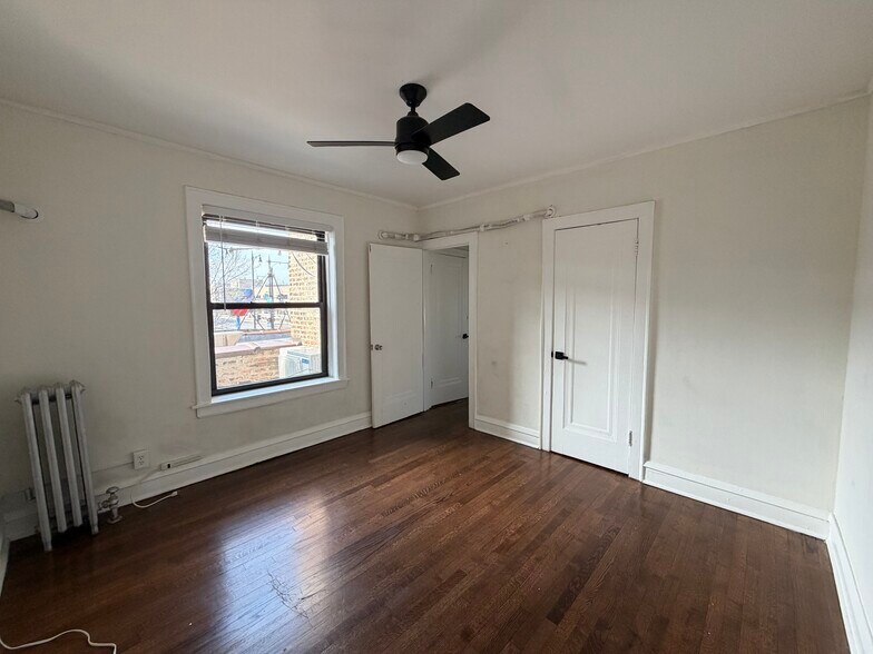 Building Photo - 5509.5 N Lincoln Ave