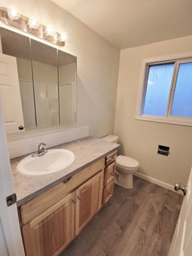 Building Photo - Fully Remodeled 3 Bedroom Townhome!