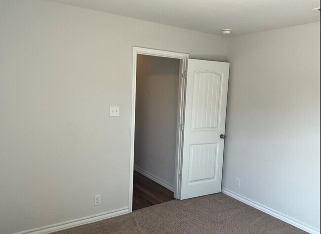 Building Photo - "Charming 4-Bedroom Home with Granite Elegance in San Antonio!"