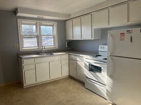 Building Photo - 338 Park Ave