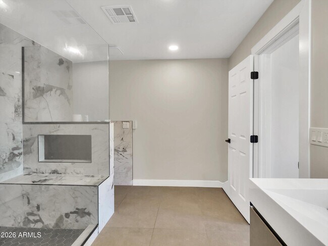 Building Photo - 5122 W Fallen Leaf Ln