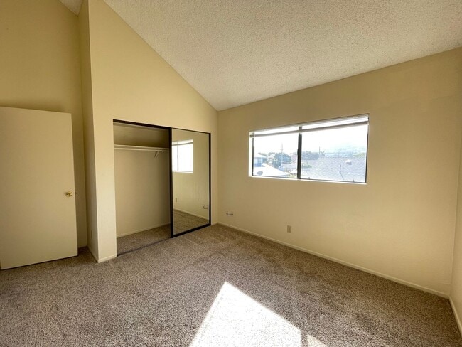 Building Photo - Two Bedroom Condo on Southside