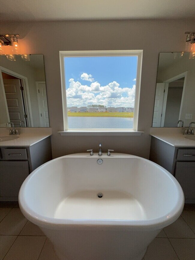 Building Photo - 445 Navona Dr