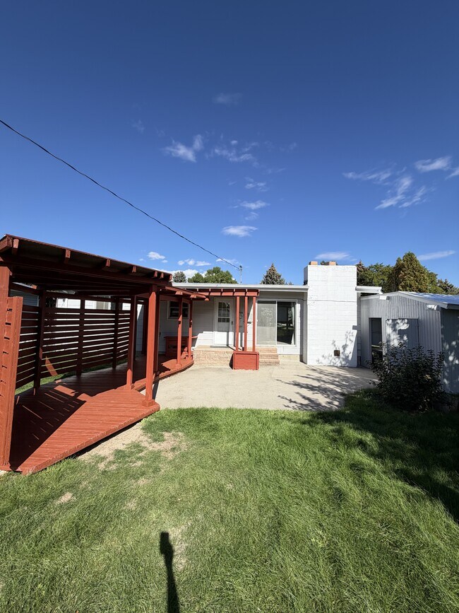 Building Photo - 2520 Lillis Ln