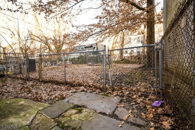 Building Photo - 106 S 11th St