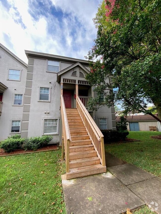 Building Photo - 2500 Avent Ferry Rd
