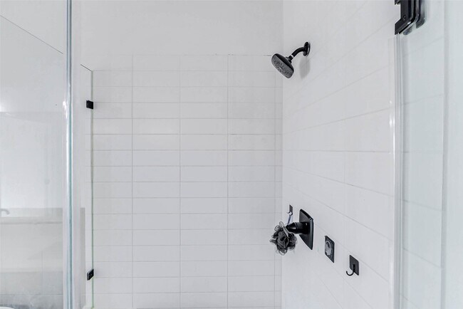 Building Photo - 334 Eastwood St