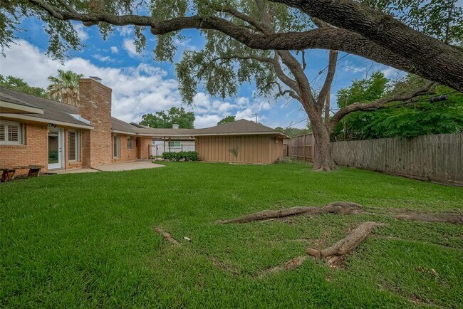 Building Photo - 7906 Braesview Ln