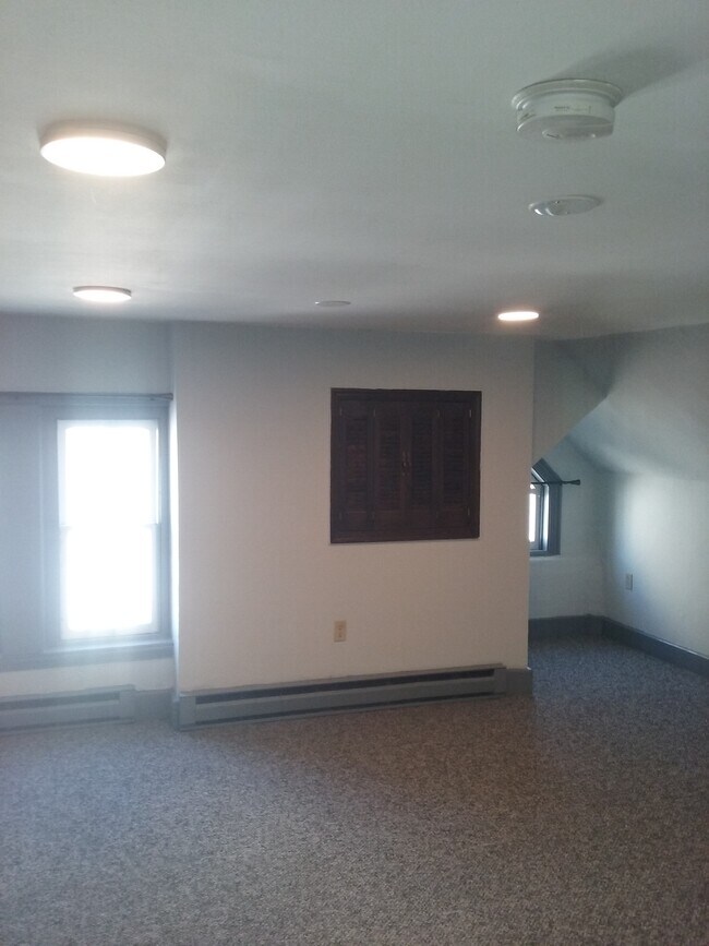 Building Photo - 37 Front St