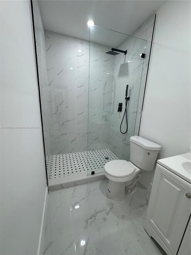 Building Photo - 4028 SW 11th St