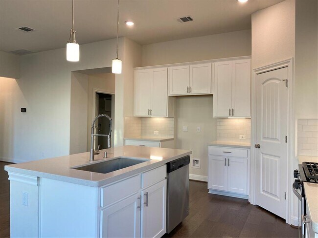 Building Photo - 1405 Vista View Dr