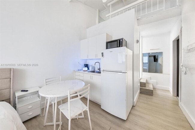 Building Photo - 2520 SW 20th St