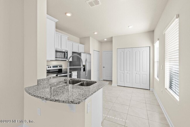 Building Photo - 46 Oarsman Xing Dr