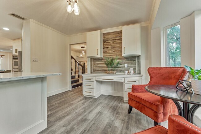 Building Photo - 6214 Fawnwood Dr