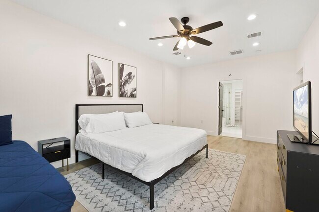 Building Photo - 3327 Freshmeadows Dr
