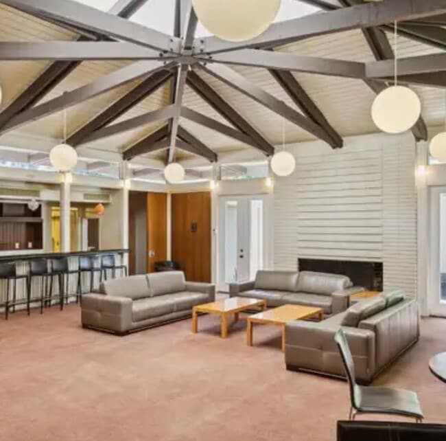 Building Photo - Light-Filled, Thoughtfully Updated Condo with Private Patio & Resort Amenities