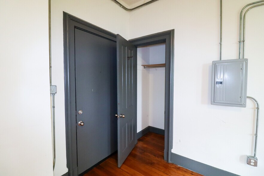 Building Photo - 2632 Eden Ave