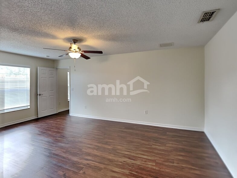 Building Photo - 1234 SW Alesio Ln