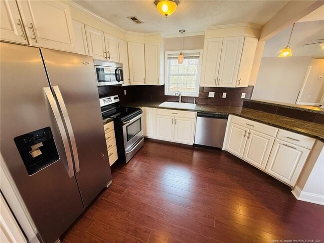 Building Photo - 318 Hawthorn Dr