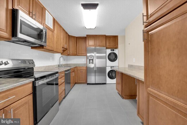 Building Photo - 309 Yoakum Pkwy