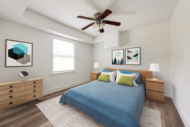 Building Photo - 2018 Remodeled 3 bed / 2 bath - wood / tile floors, fenced yard. Hyde Park / Downtown