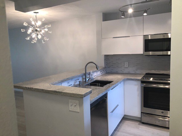 Building Photo - 1333 E Hallandale Beach Blvd