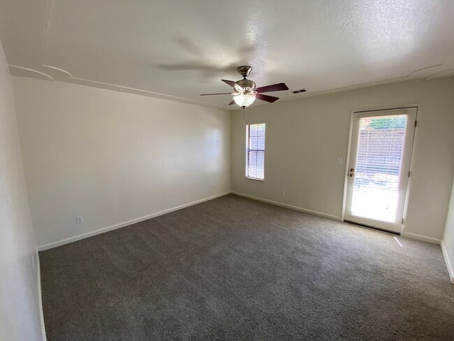 Building Photo - SW Visalia Home coming soon!