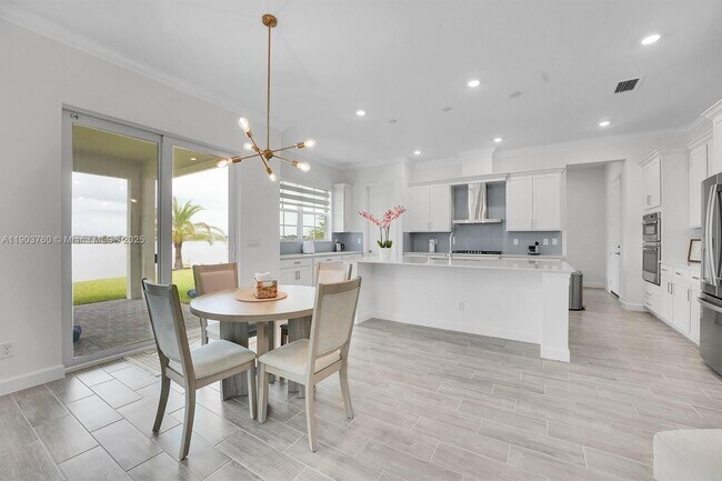 Building Photo - 601 Hookline Cir