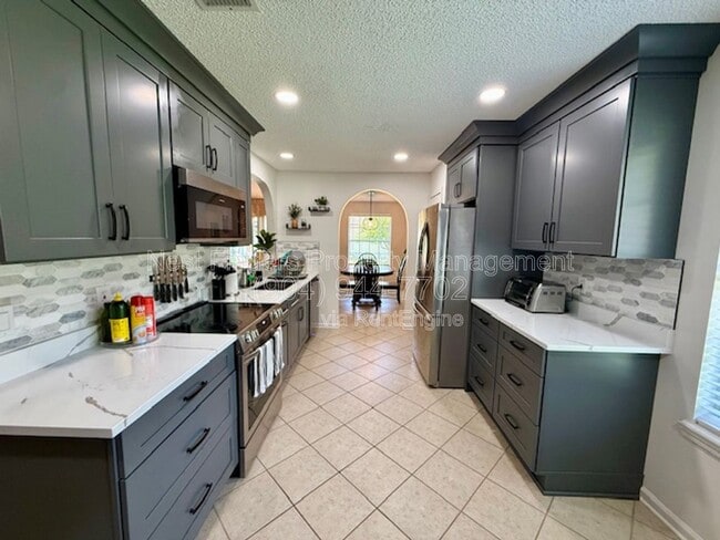 Building Photo - 5524 Hidden Ridge Dr