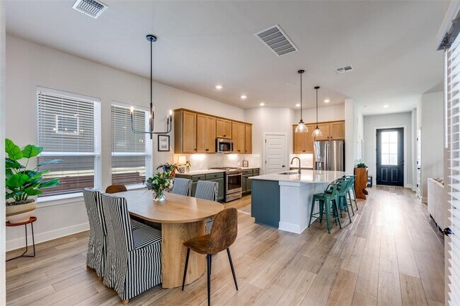 Building Photo - 5808 Rangeland Rd