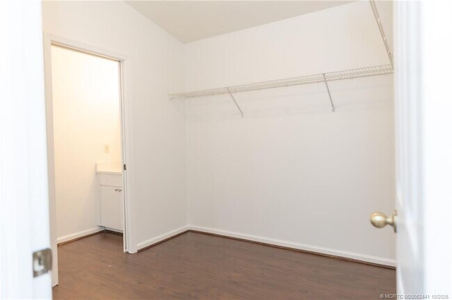 Building Photo - 8965 SW Chevy Cir