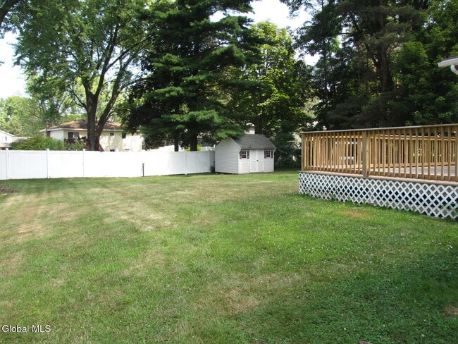 Building Photo - 10 Flicker Dr