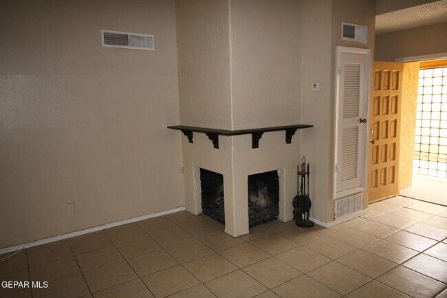 Building Photo - 10711 Ivanhoe Dr