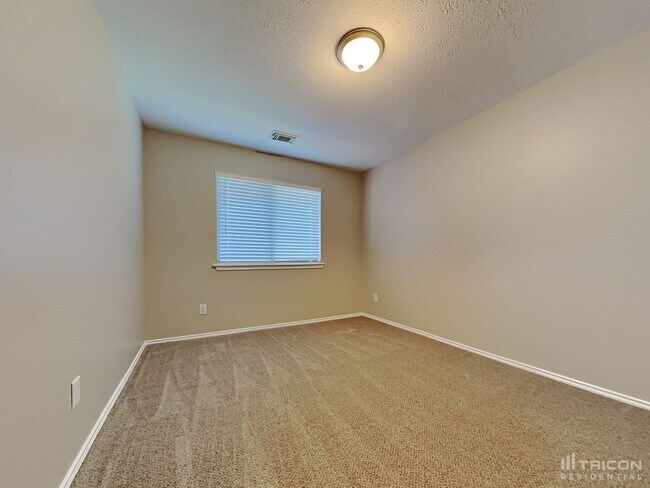 Building Photo - 33111 Cottonwood Bend