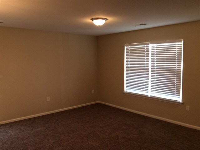 Building Photo - 10717 Pointer Ridge Dr