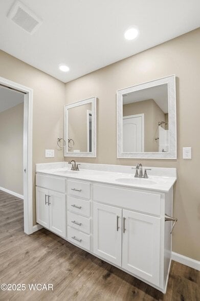 Building Photo - 2882 Lake Cir Dr