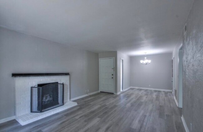 Building Photo - 2116 Hobbs Rd