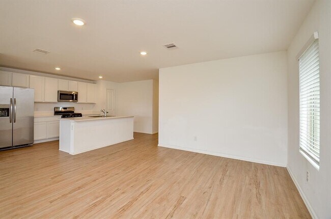 Building Photo - 27127 Breakaway Ln