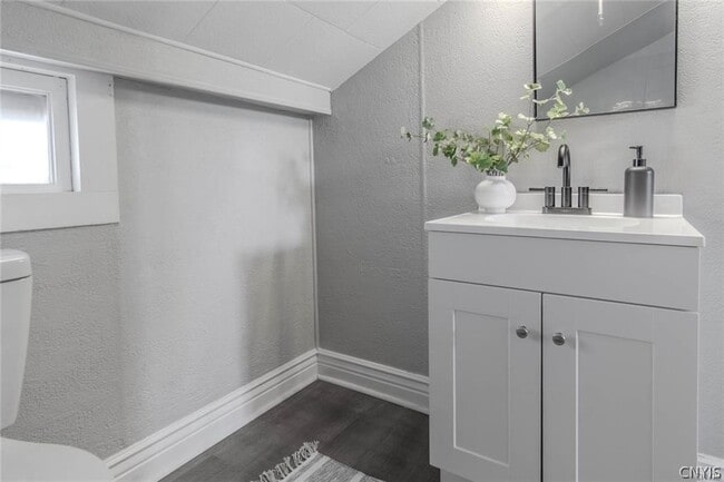 Building Photo - 406 Stone St